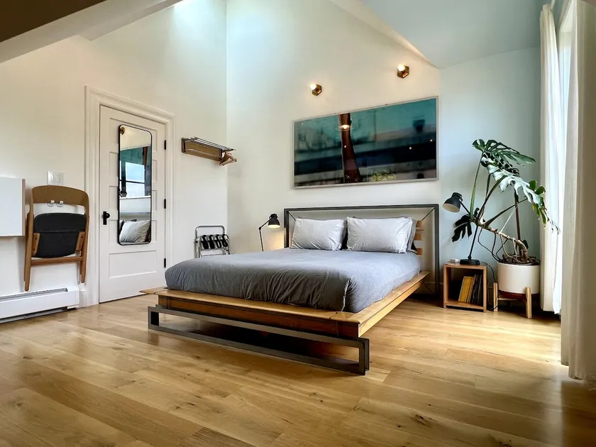 Large Light Filled Quiet Artist built 2BR Apt - Image 1