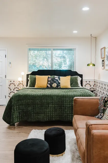 Whispering Firs Studio*King bed* Private Oasis - Image 1