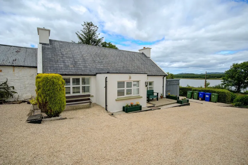 Ruby's Cottage – stone cottage, hot tub & sauna - Image 1