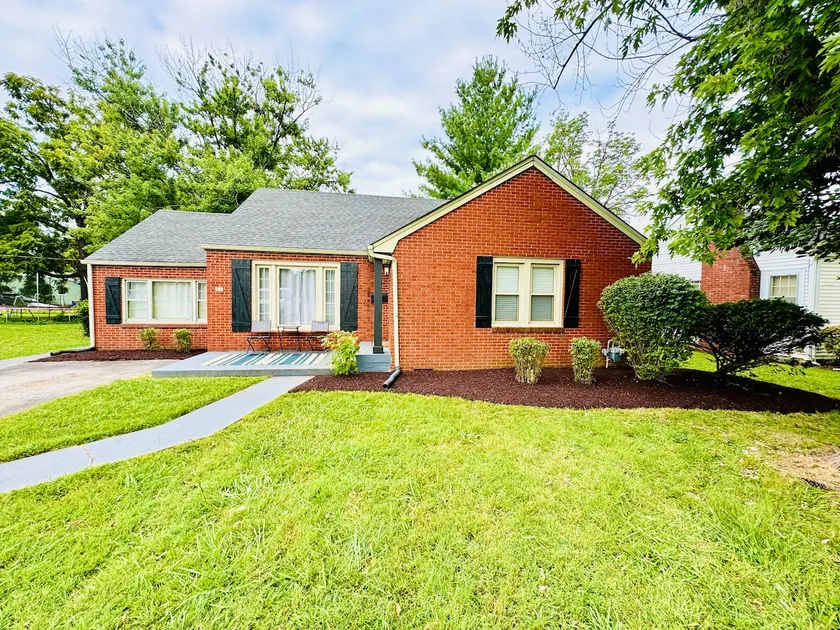 Pet-Friendly Modern KY Retreat | Cozy 2BR Home - Image 1
