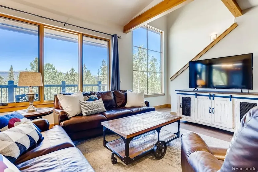 Modern townhome - Fully stocked and tons of space - Image 1