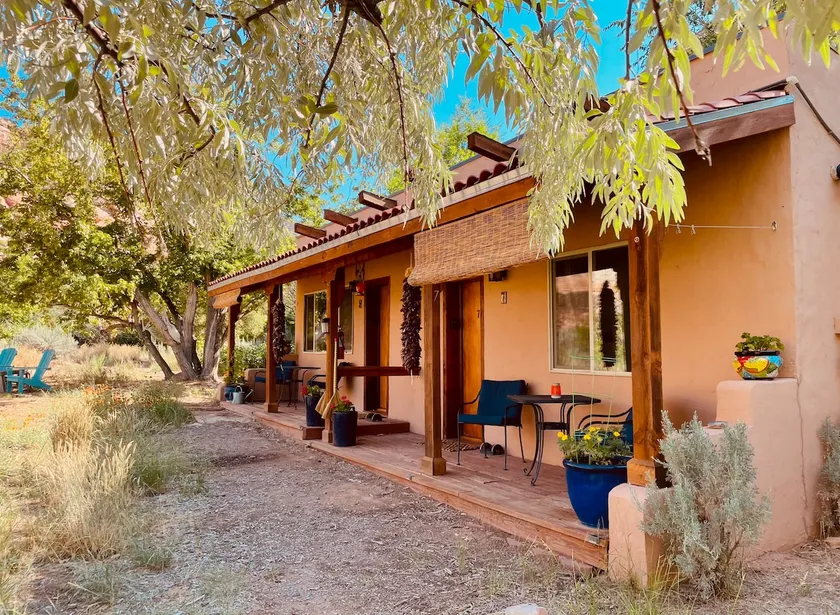Abobe Casita with archeology near Mesa Verde, CO - Image 1