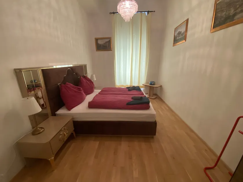 Apartments Opera - Image 1
