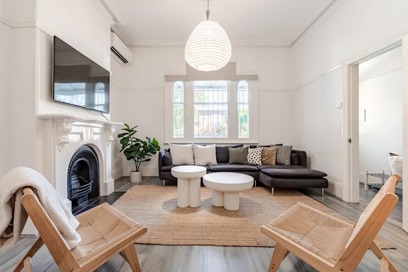 Charming Terrace | Walk to Shops, Dining & Train - Image 1