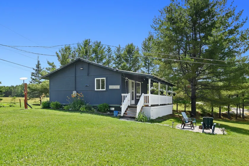 Little Navy Cottage on Lac Heney - Image 1