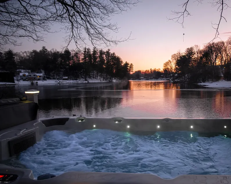 Lakefront Cozy - SwimSpa, Firepit, Ski 20 min away - Image 1