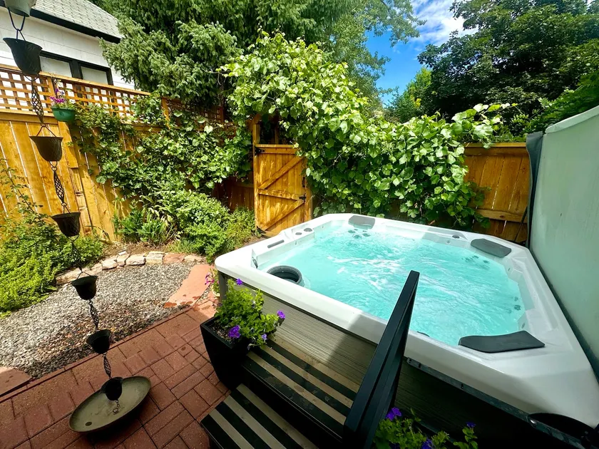 Luxury Dream Cottage - Hot Tub, 3 blocks from Pearl Street, and 5 outdoor patios - Image 1