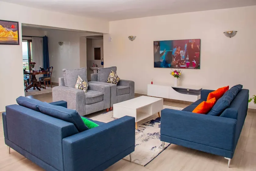 LEO'Z SUITES - Image 1