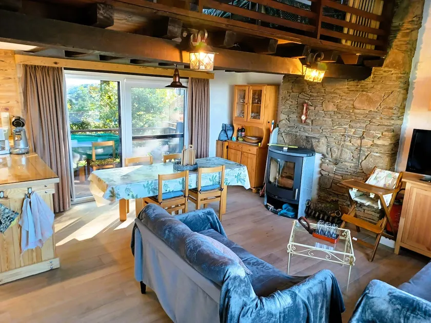 Vacation home in a quiet wooded area - Image 1