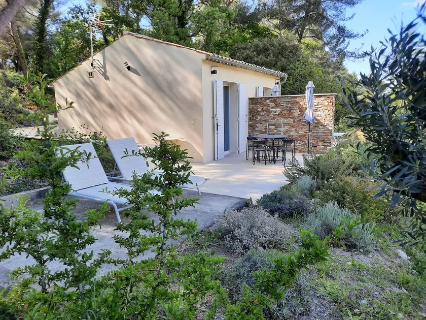 Private studio in property surrounded by nature - Image 1