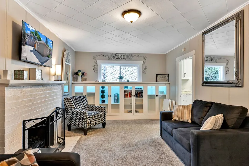 2BR/1BA Cute 1910 Cottage - Walk Downtown! - Image 1