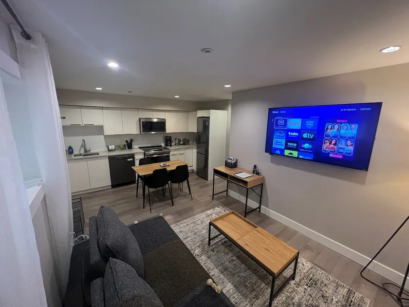 Modern Private 1 Bedroom Suite - Assigned Parking and Patio - Image 1