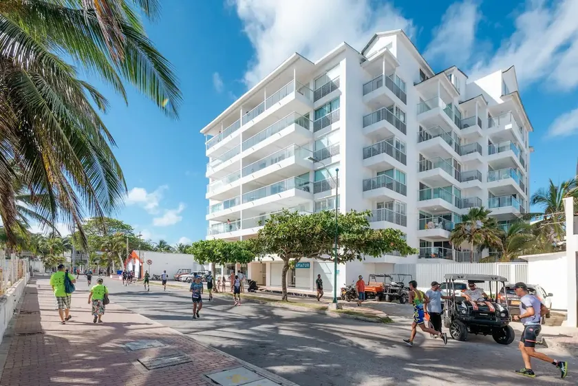 Apt with pool, 2 min walk to Spratt Bight Beach - Image 1
