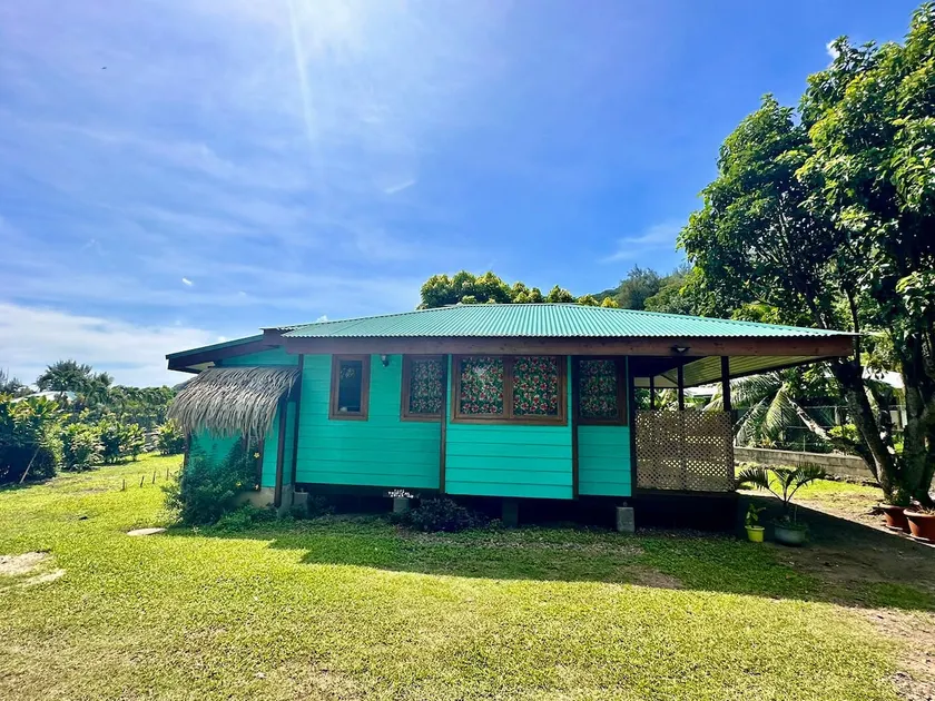 Tropical Bungalow Moorea – Mountain & Nature View - Image 1