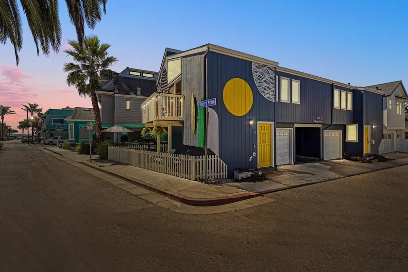 Steps to Capitola Beach♦King Bed♦EVCharger♦Pets OK - Image 1