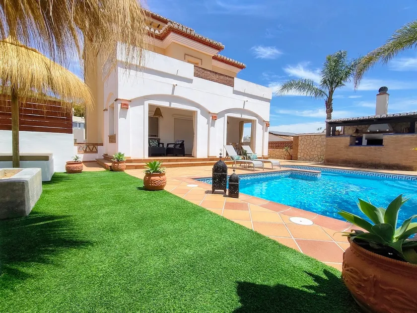 Beautiful house with pool - Image 1