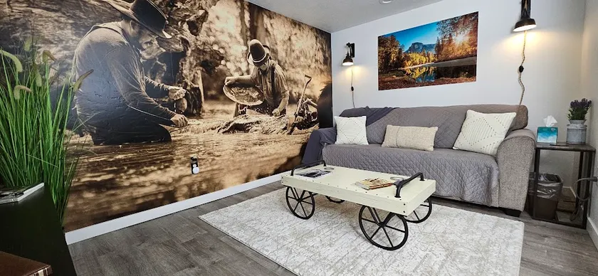 Cozy Little Mine: History Meets Modern Comfort - Image 1