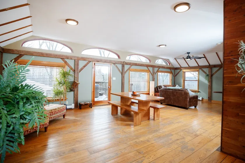 Spacious Loft with View - Image 1