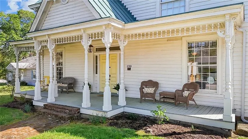 The Jones House: 5 min to VIR, historic 4-bedroom home - Image 1