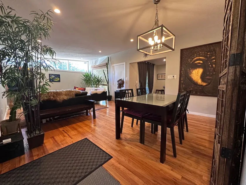 Traveler's Spacious Centennial Retreat - Image 1