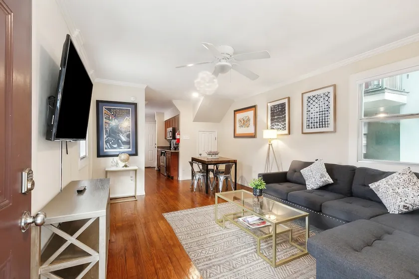 Cute 2Bed 1 1/2 bath parking included walk to FQ - Image 1