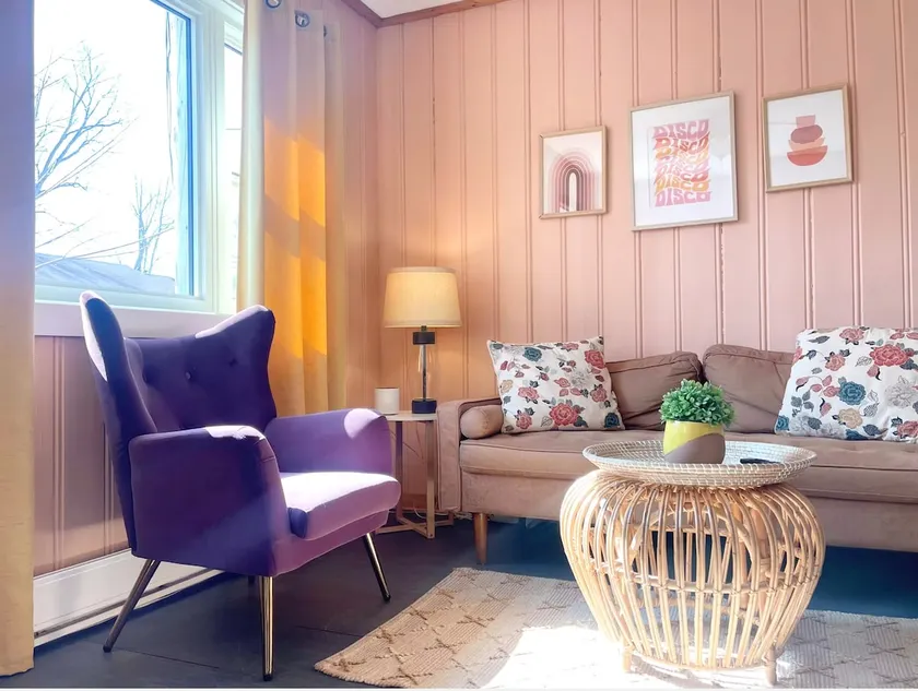 Beach & Sauna: Colourful 2-Bedroom Cottage - Image 1