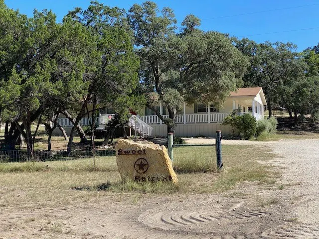 Sweet Retreat | 3 BDR Hill Country Views & Grill - Image 1