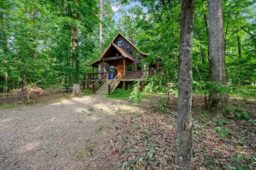 Stunning Bear Den Cabin - Image 1