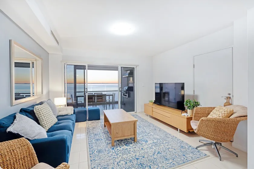 Deep Blue 13 - Beachfront Apartment - Image 1