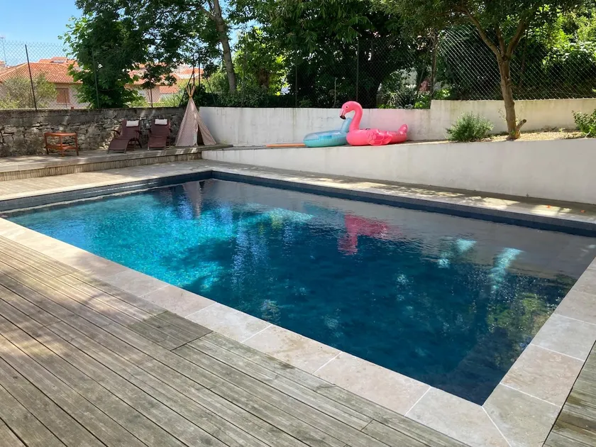 Apartment with large balcony, pool and parking - Image 1