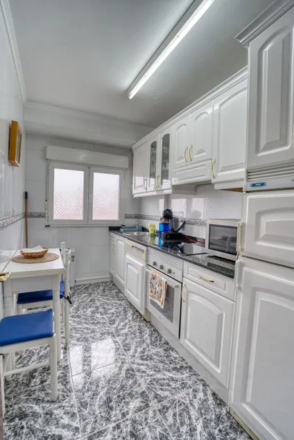 Very spacious apartment 12 minutes from the center - Image 1