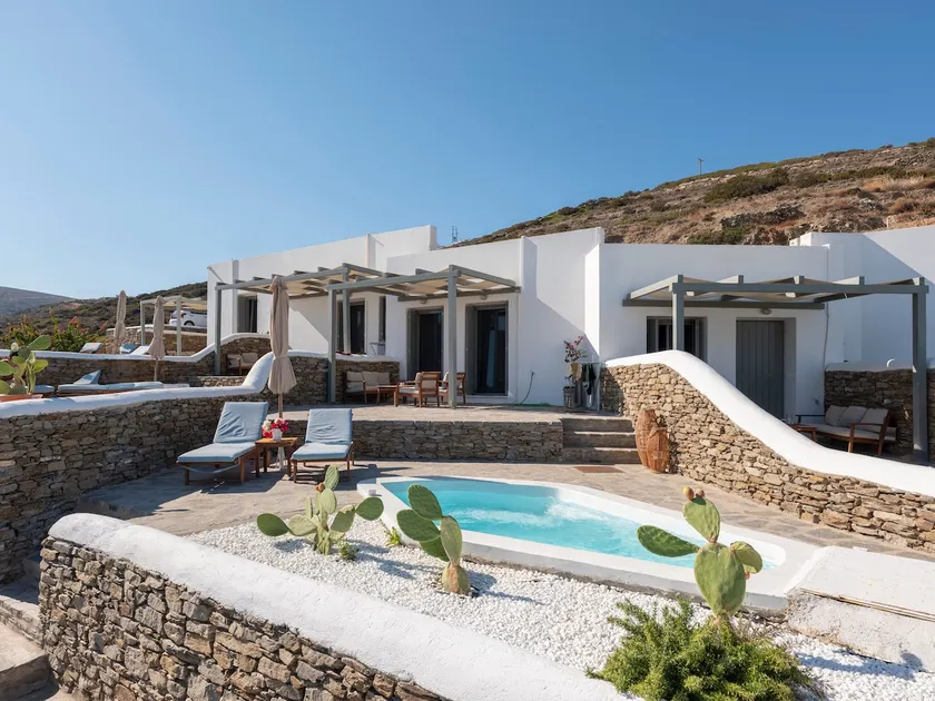 Suite with private outdoor pool - Image 1