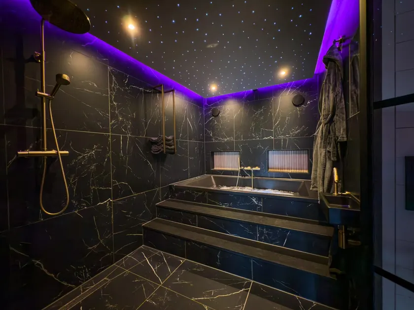 Royal Suite - Image 1