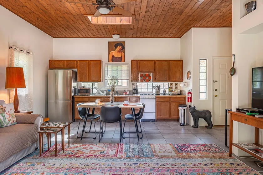 Frankie's Place - Image 1