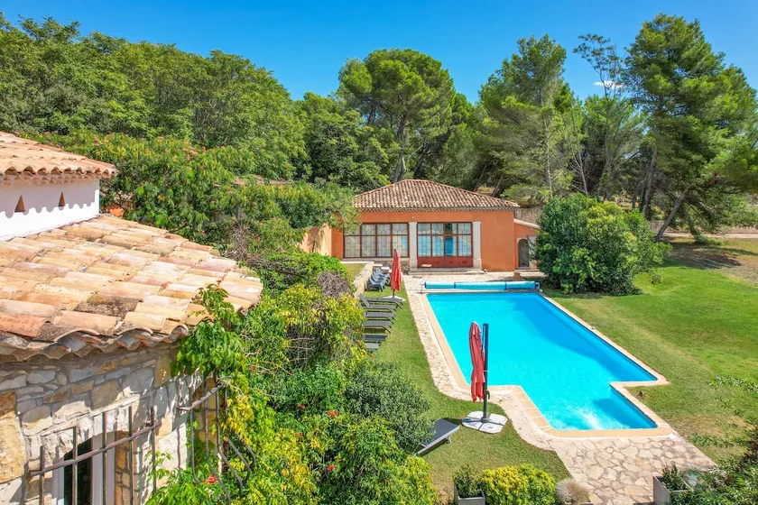Pool House with Private Jacuzzi & Pool - Image 1