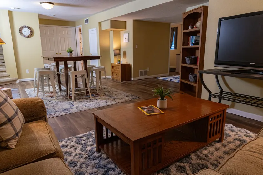 2 Br, 1 Ba Cozy, Downtown Retreat - Image 1