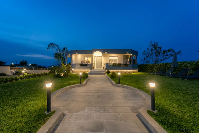 Villa Giota Luxury Living - Free Car & Private Jacuzzi - Image 1