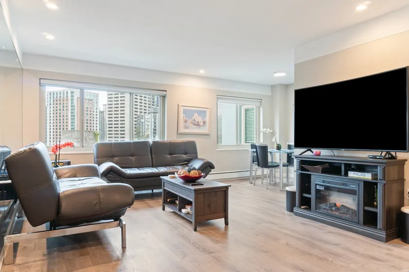 2 bedroom penthouse downtown Seattle - Image 1