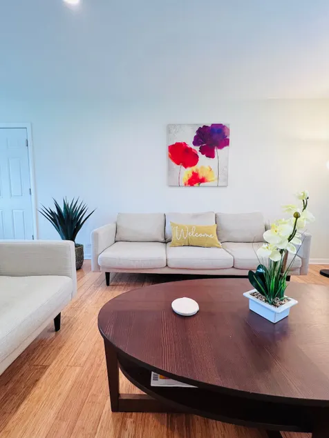 Modern Aesthetic 3bd Family Haven w/ King Bd, Yard - Image 1