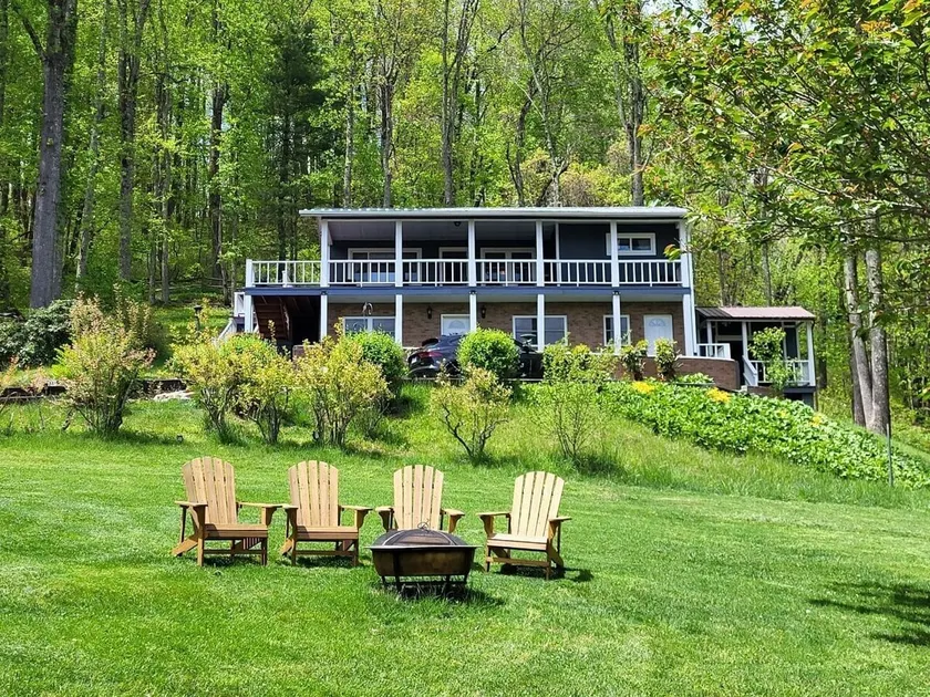 Black Bear House on Blueberries Hill - Image 1