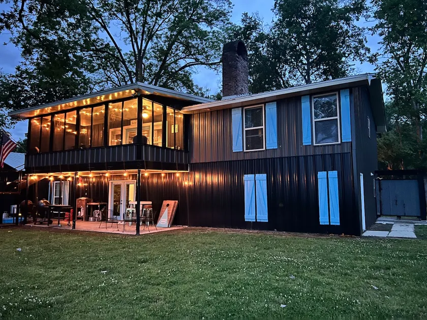 Lakefront-8 Beds-8 TVs-2.5 Bath+Outdoor Shower - Image 1