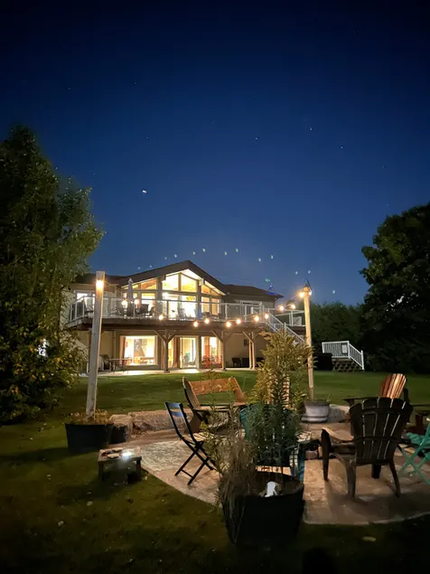 Spacious & PRIVATE Lakefront Cottage (1hr away) - Image 1
