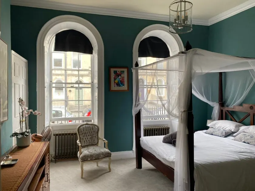 Stunning garden maisonette, v central - Image 1