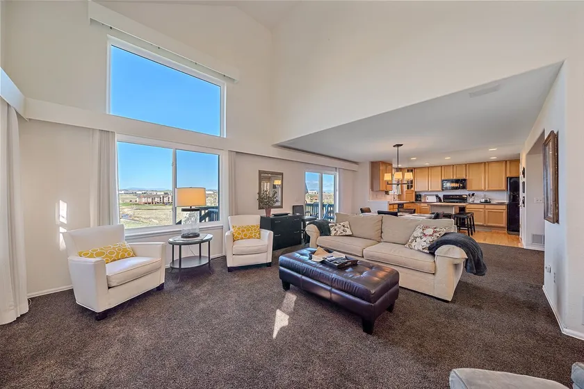 Sunny 4BR Open-Plan Home with Panoramic Views - Image 1