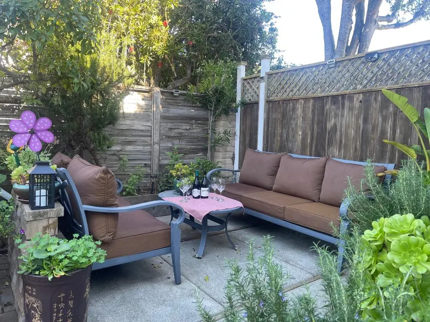 Cozy Garden suite 2 Bedrooms 4 Beds 1 Bath Parking - Image 1