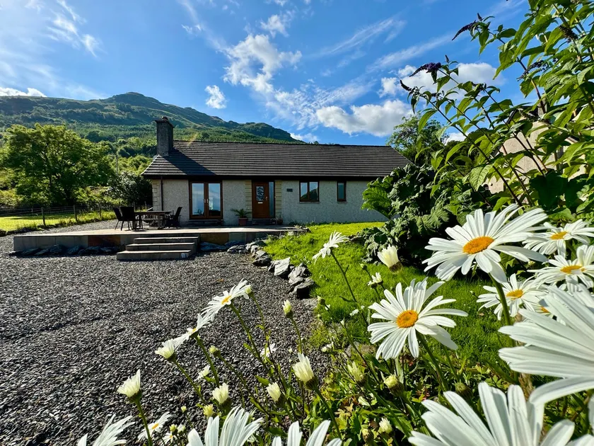 Springwell- Carrick Castle, Lochgoilhead - Image 1