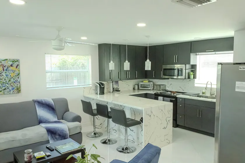 Executive 1BR/1BA House, HydroShower - 420 - Image 1