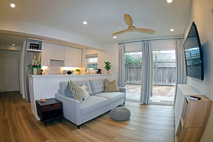 One bedroom condo a block to the best beach ever. - Image 1