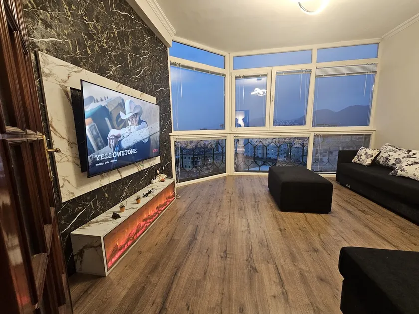 Sky Deluxe Apartment 13 - Image 1