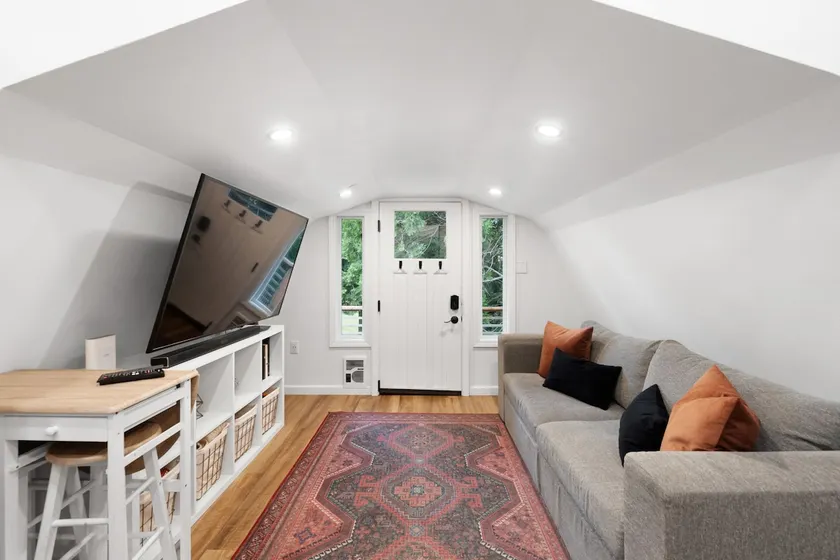 Private Deck · Dual Showers · Pets OK · OR City - Image 1